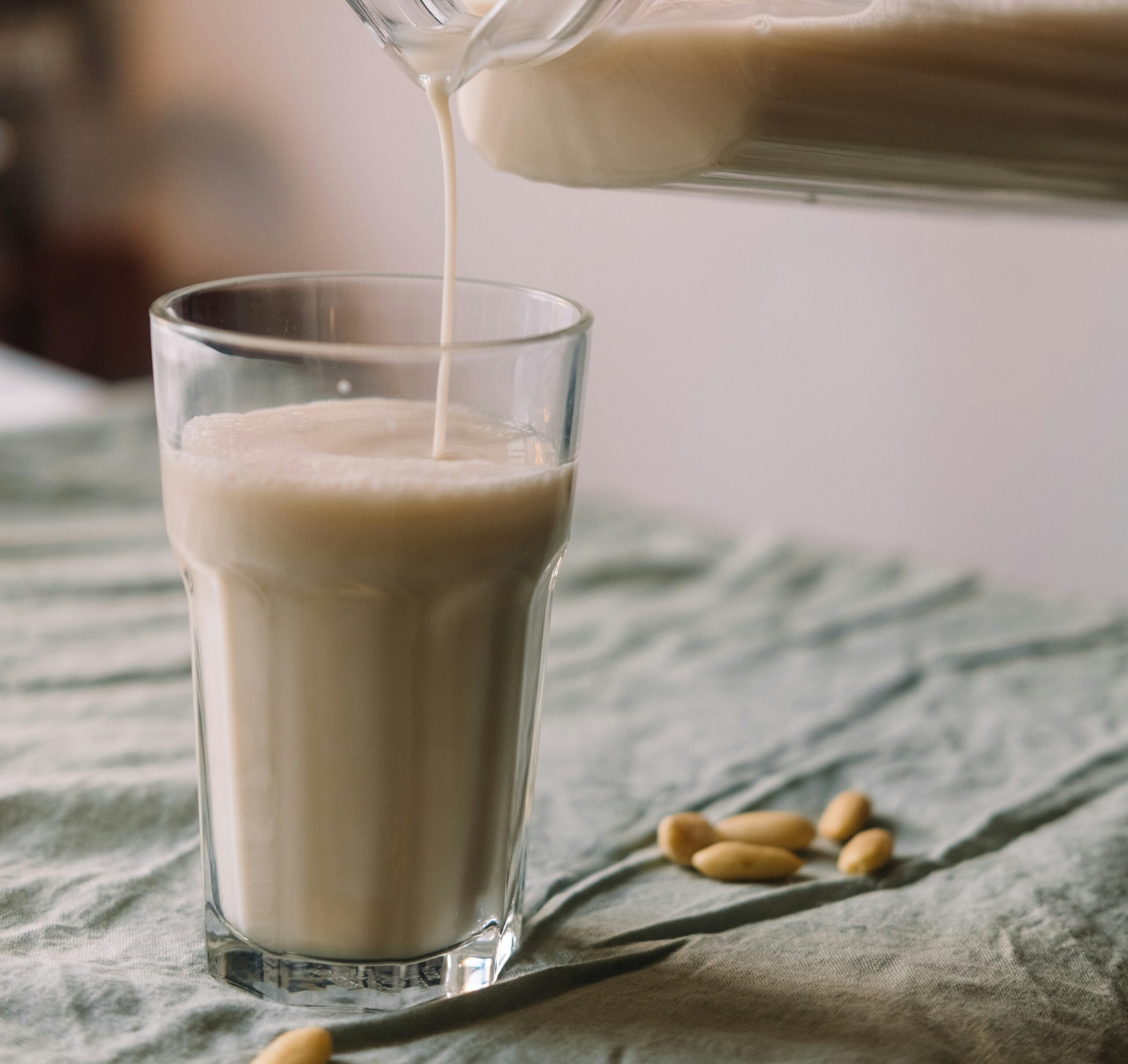 Mandelmilch selber machen! kaja sariwating dslkdkrfjdw unsplash kopie