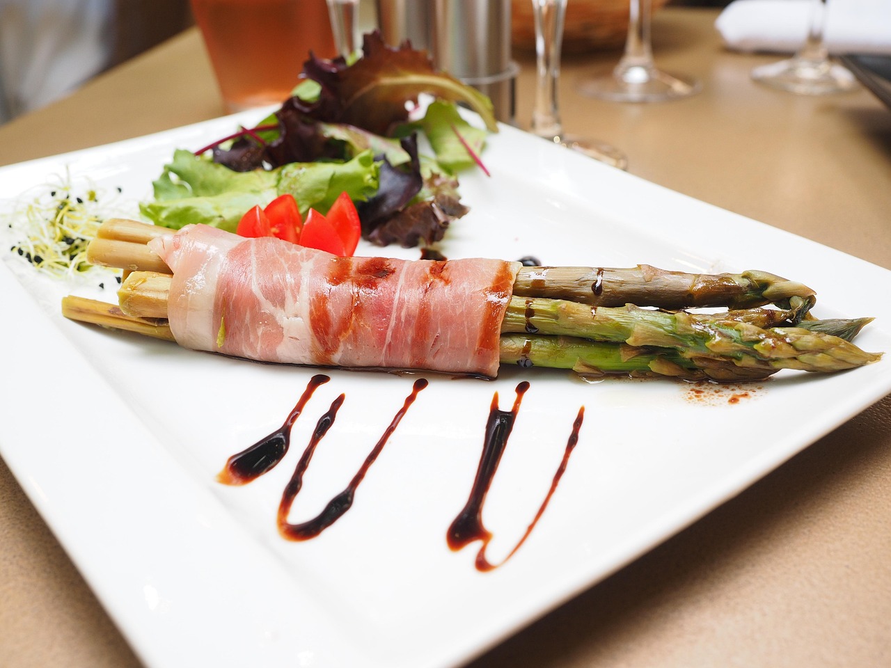 Grüner Spargel mit Prosciutto Schinken asparagus, salad, tomato, starter, gourmet, nourishment, food, enjoy the meal, yummy, ham, green asparagus, asparagus, asparagus, asparagus, asparagus, asparagus, food, ham