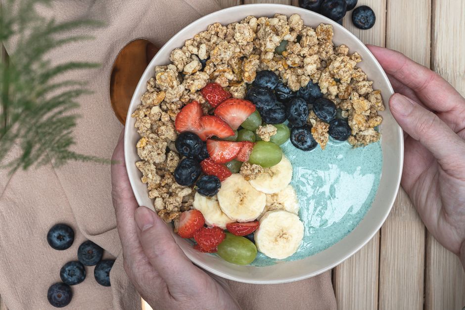 Delicious granola bowl topped with a variety of fresh fruits for a healthy breakfast.