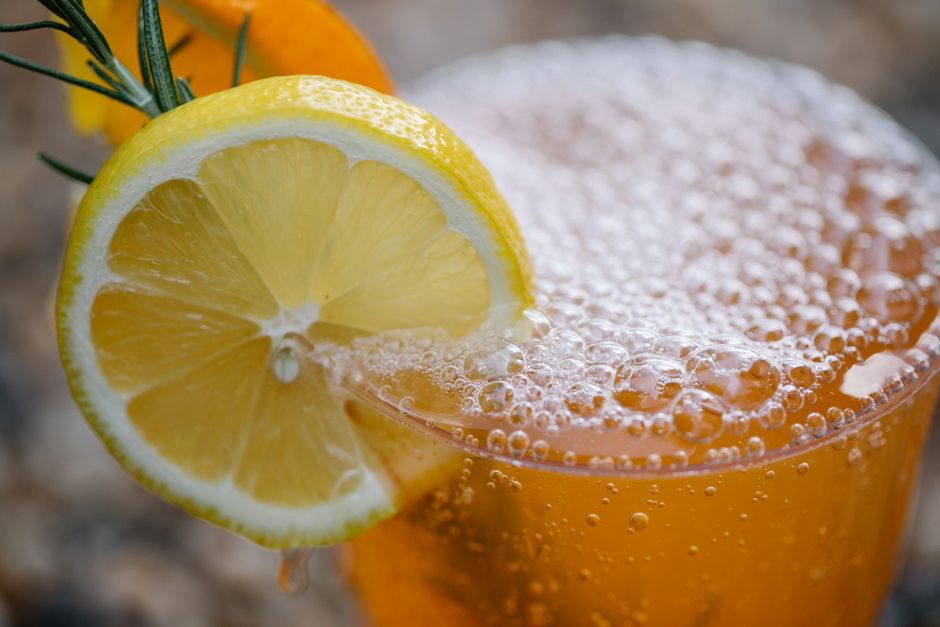 Close-up of a sparkling citrus lemonade with lemon slice and bubbles, offering a refreshing summer drink idea.